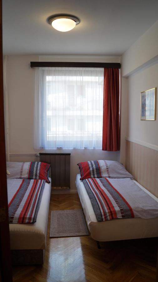 Apartment Sinko - Free Garage Parking, Central, 2 Bedrooms 4 Single Beds, Flexi Check-Out Budapeszt Zewnętrze zdjęcie
