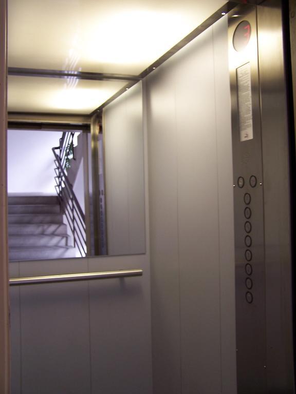 Apartment Sinko - Free Garage Parking, Central, 2 Bedrooms 4 Single Beds, Flexi Check-Out Budapeszt Zewnętrze zdjęcie